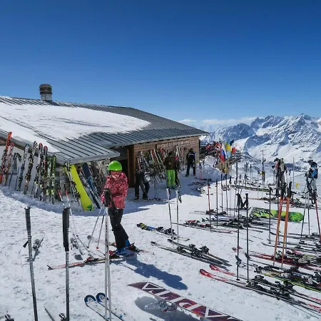 Near Lift * Breuil-Cervinia